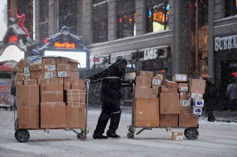 FedEx Cuts Full-Year Forecast as Winter Storms Increase Costs