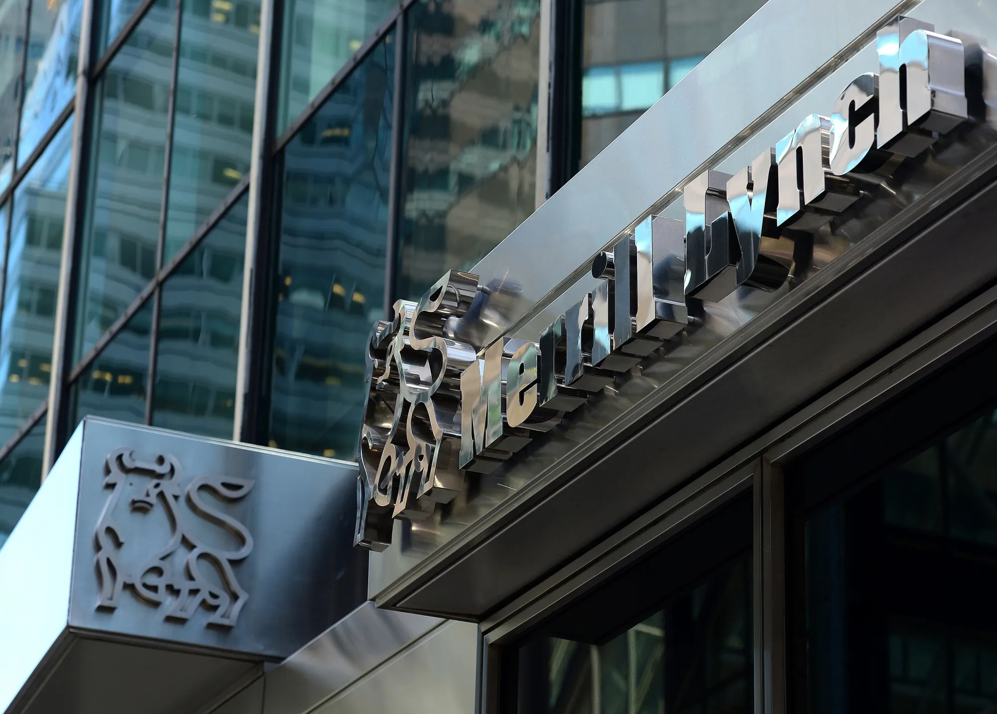 Merrill Lynch’s 3,000 Trainee Brokers Barred From Cold Calling Clients