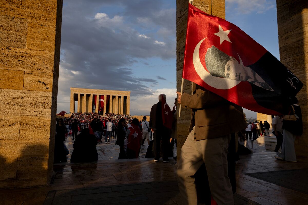 Turkey's Opposition Under Fire as Erdogan Rival Goes on Trial