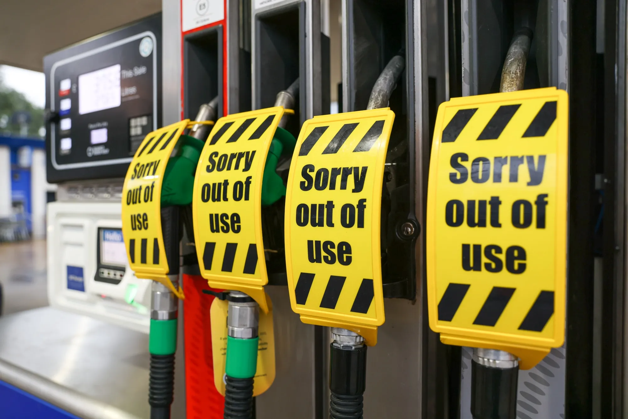 U.K. Takes Emergency Steps as Fuel Pumps Run Dry