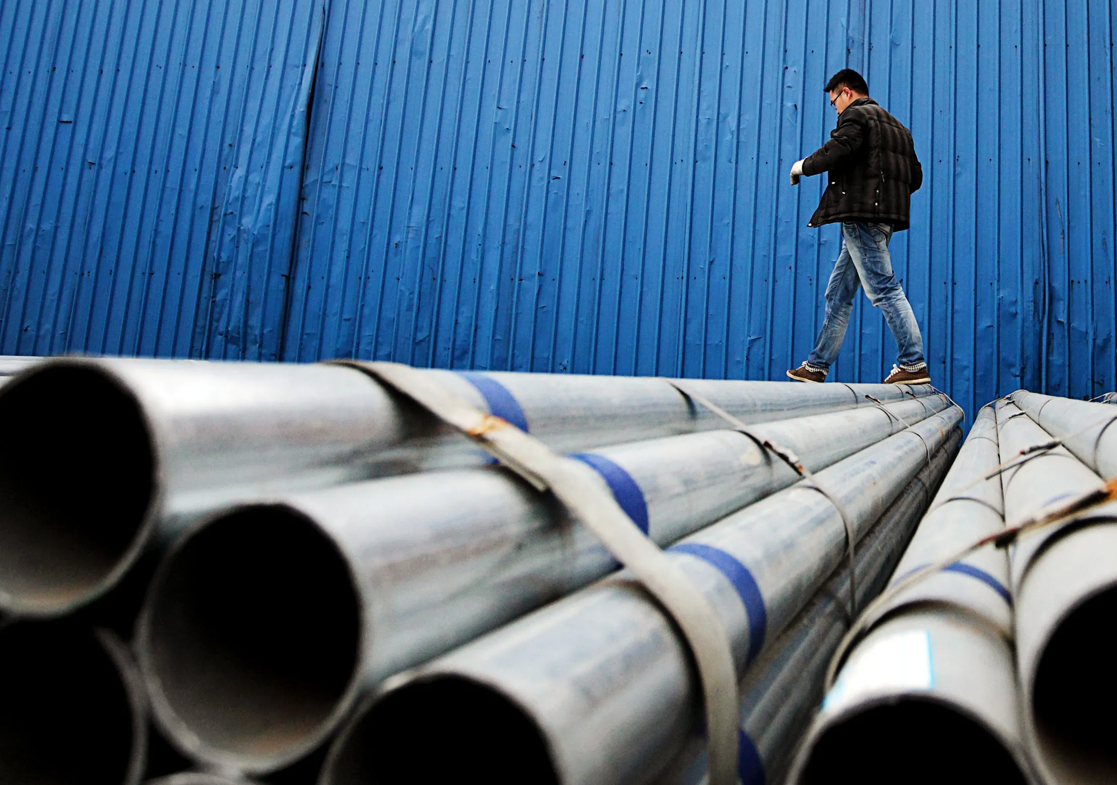 Global Share Slump Continues in Asia as Commodities Extend Drop