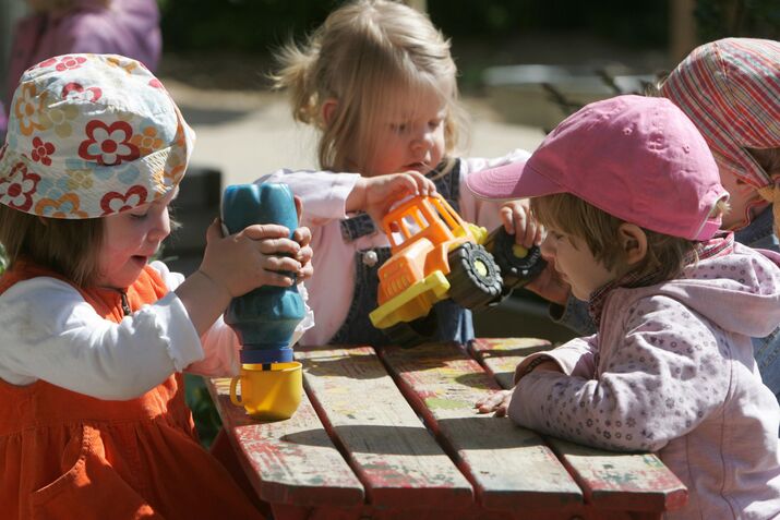 FILES - German toddlers of the &quot;Frogs&quot; g