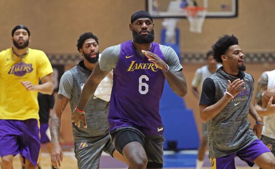 Florida, Haven for NBA and Trump, Sets Covid Death Record
