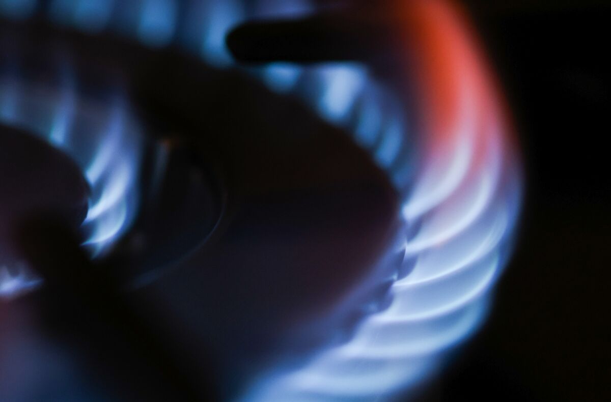 bloomberg.com - Priscila Azevedo Rocha - European Gas Prices Surge 30% as Middle East War Roils Markets