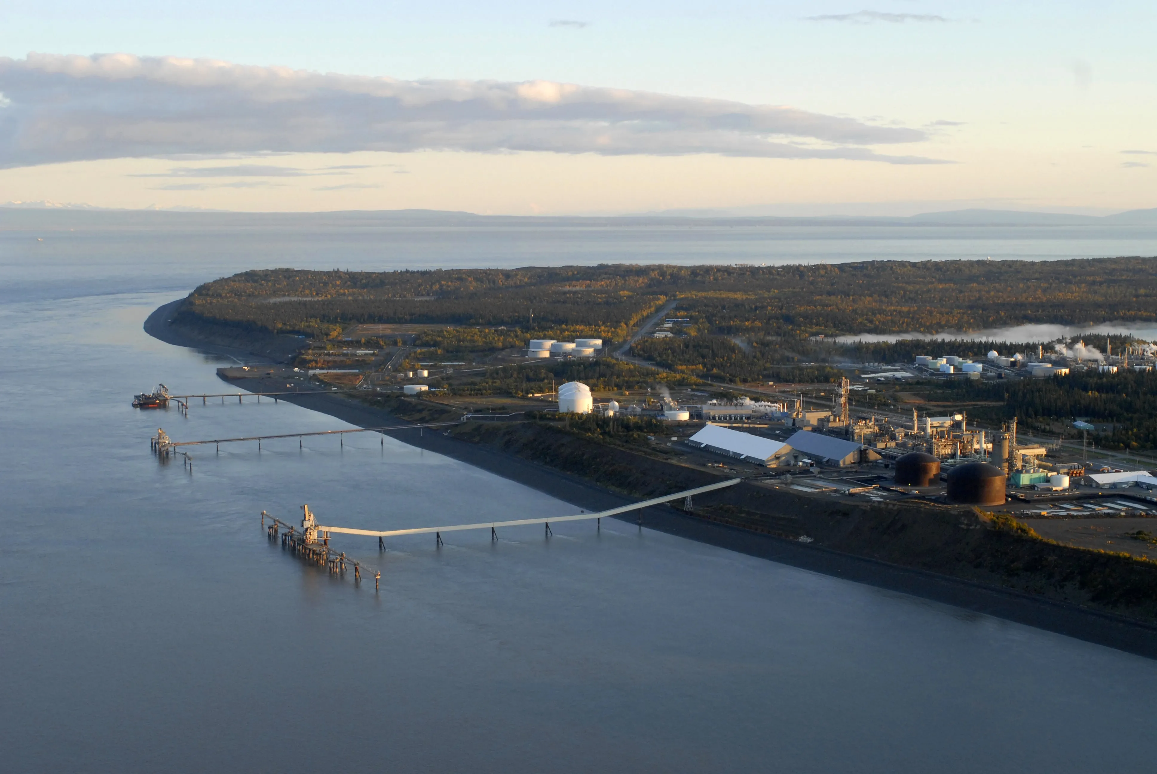 An&nbsp;oil and gas industry refinery on&nbsp;Nikiski Beach and Cook Inlet in Kenai, Alaska.