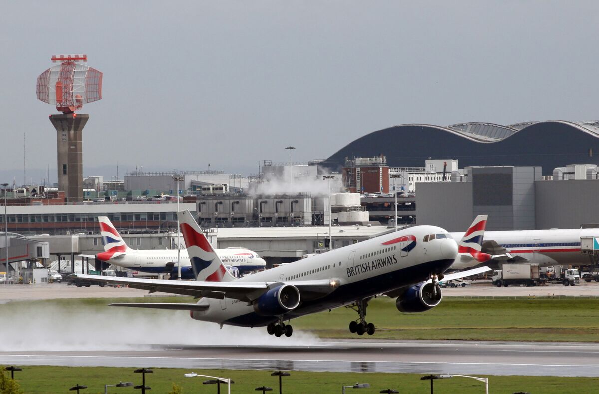 Heathrow Airport Staff Suspend Tuesday Strike On New Pay Offer - Bloomberg