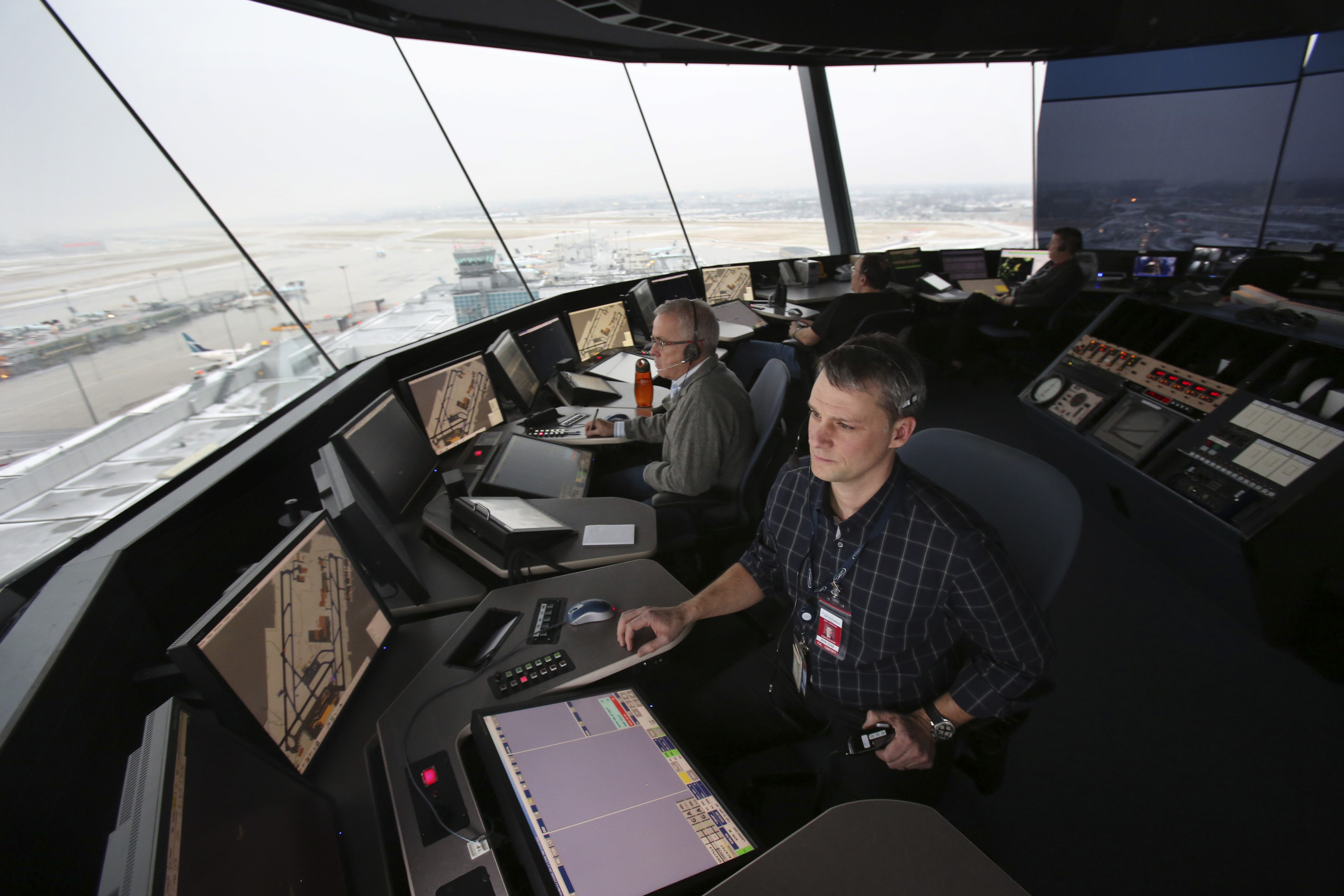 Переговоры аэропорта. Авиадиспетчер. Air Traffic Controller. Виды авиадиспетчеров. Авиадиспетчер картинки.