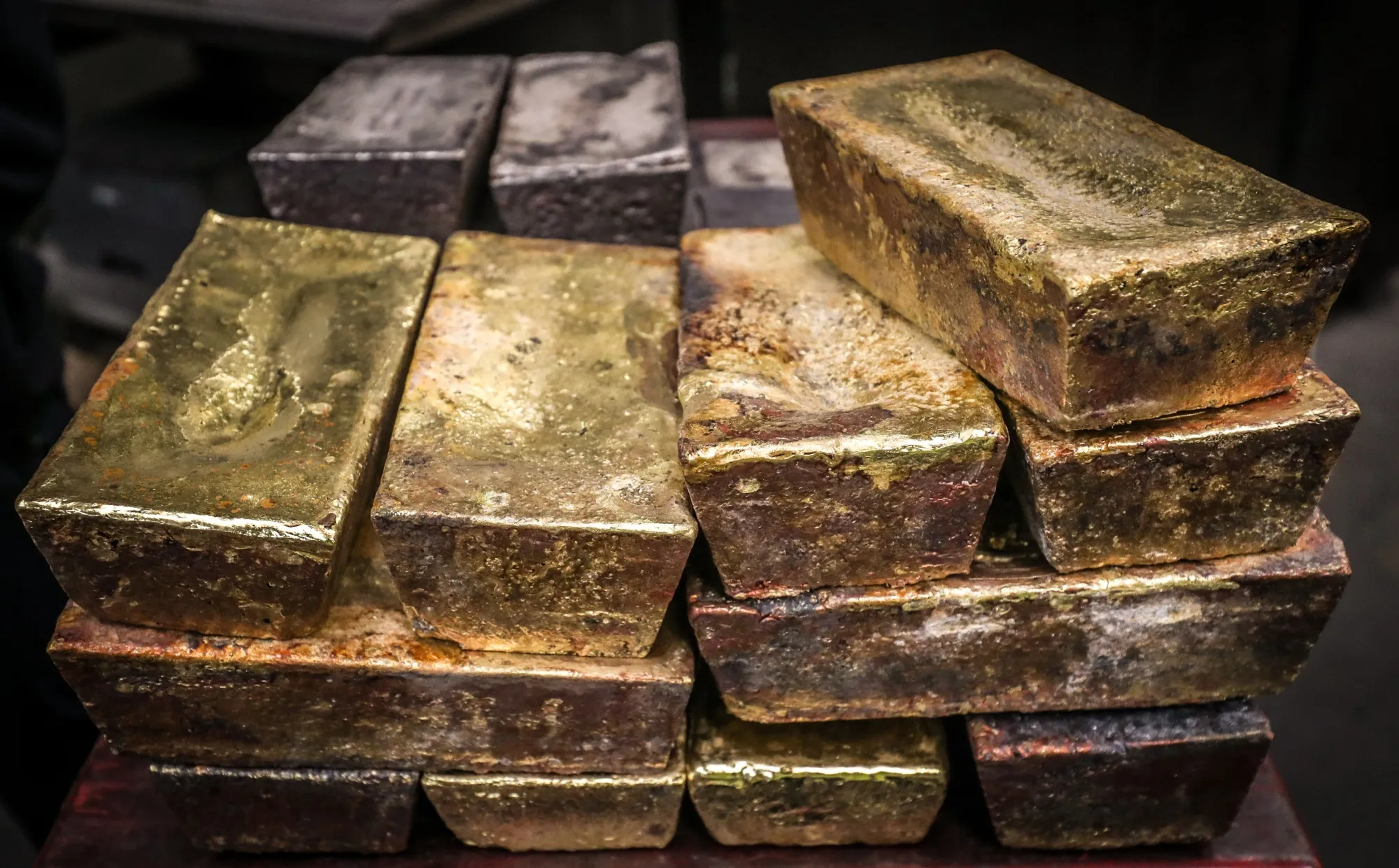 Stunning Gold And Silver Sell-off Accelerates As Inflation Fears Grip Global Markets Background Collection Stunning Gold And Silver Sell-off Accelerates As Inflation Fears Grip Global Markets Background Collection