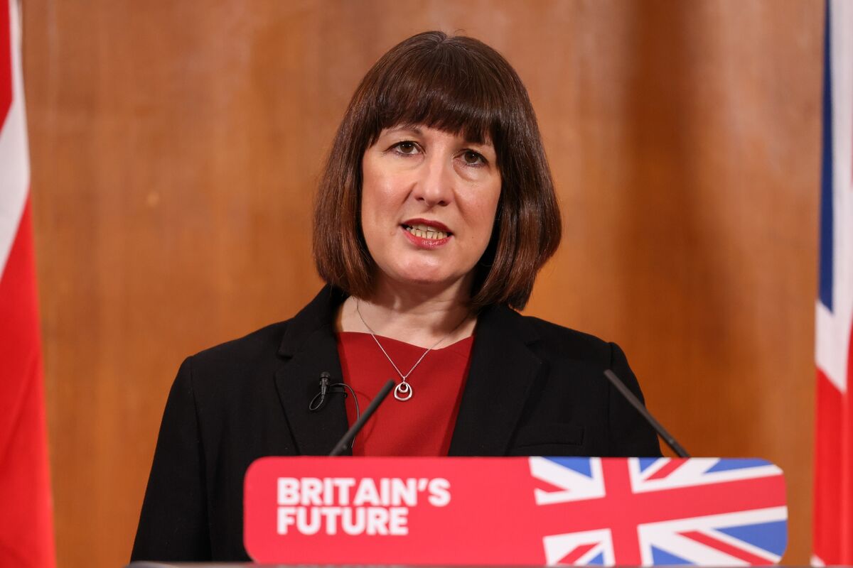 Rachel Reeves Rejects Hunt Proposals to Slash UK Public Spending ...