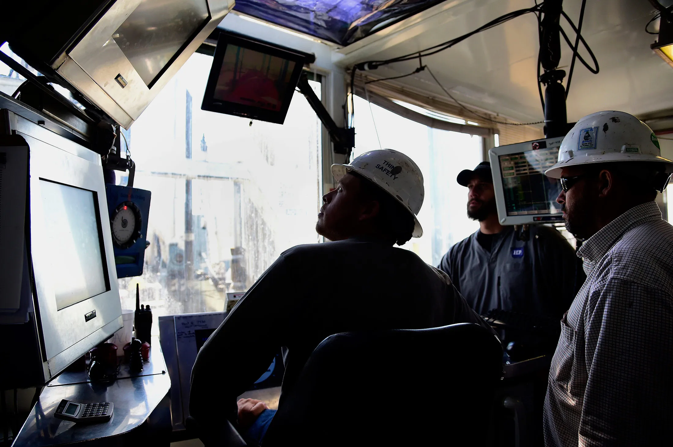 Contractors work in the control room at an Anadarko Petroleum Corp. oil rig site in Fort Lupton, Colorado on Aug. 12, 2014.
