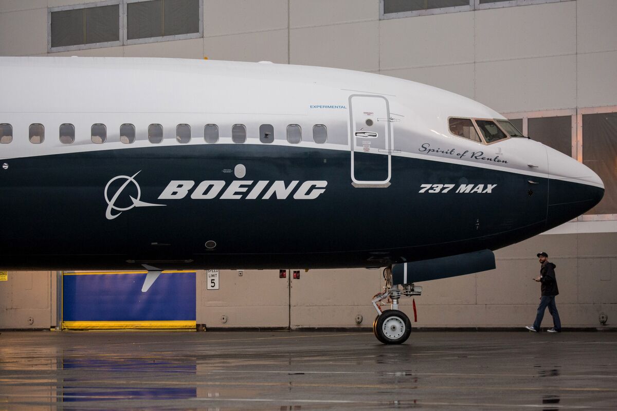 Boeing Warns Customers of Further 737 Max Delays Amid Crisis - Bloomberg