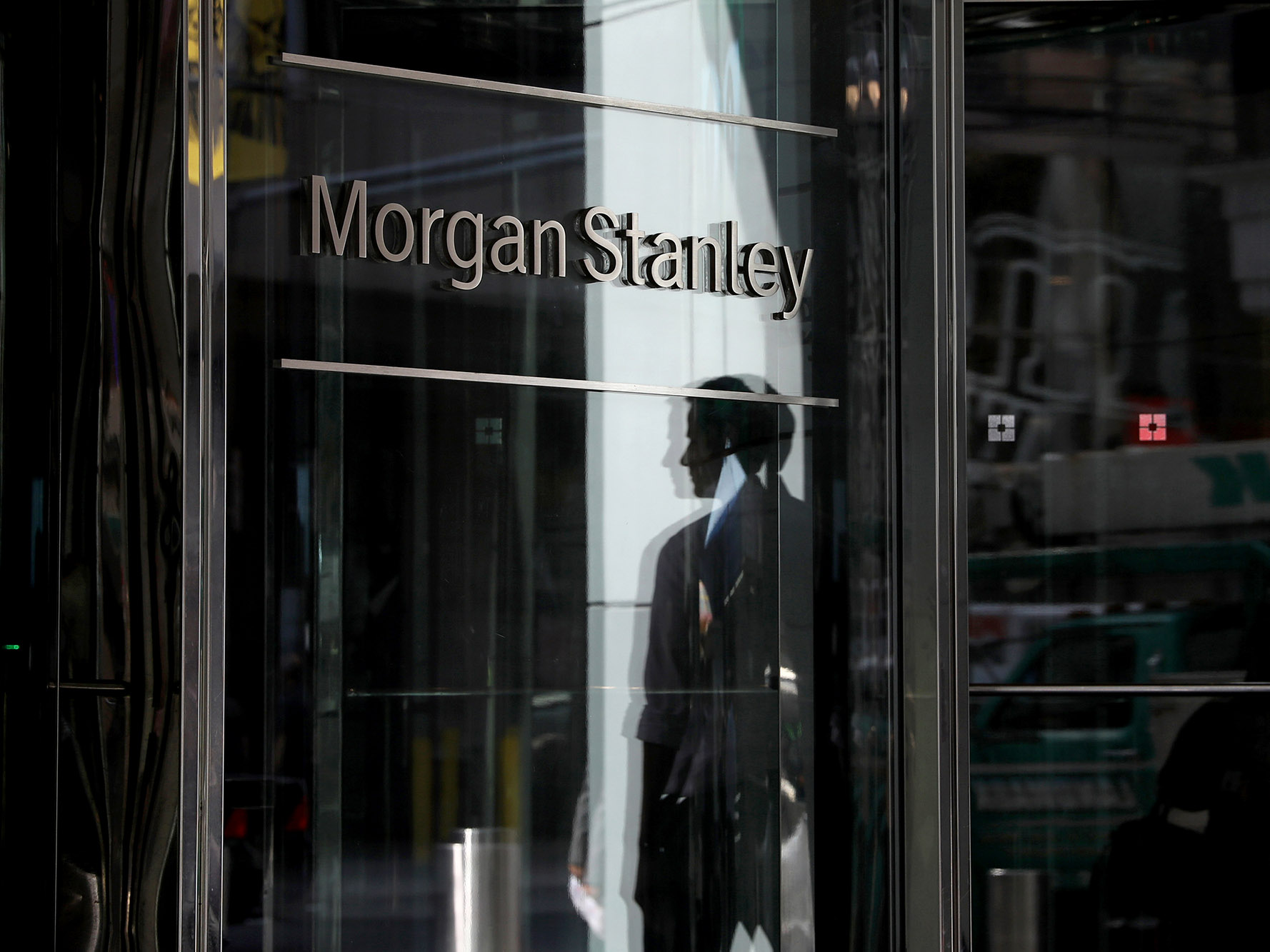 Morgan Stanley Banker Fired After Maternity Leave Writes CEO - Bloomberg