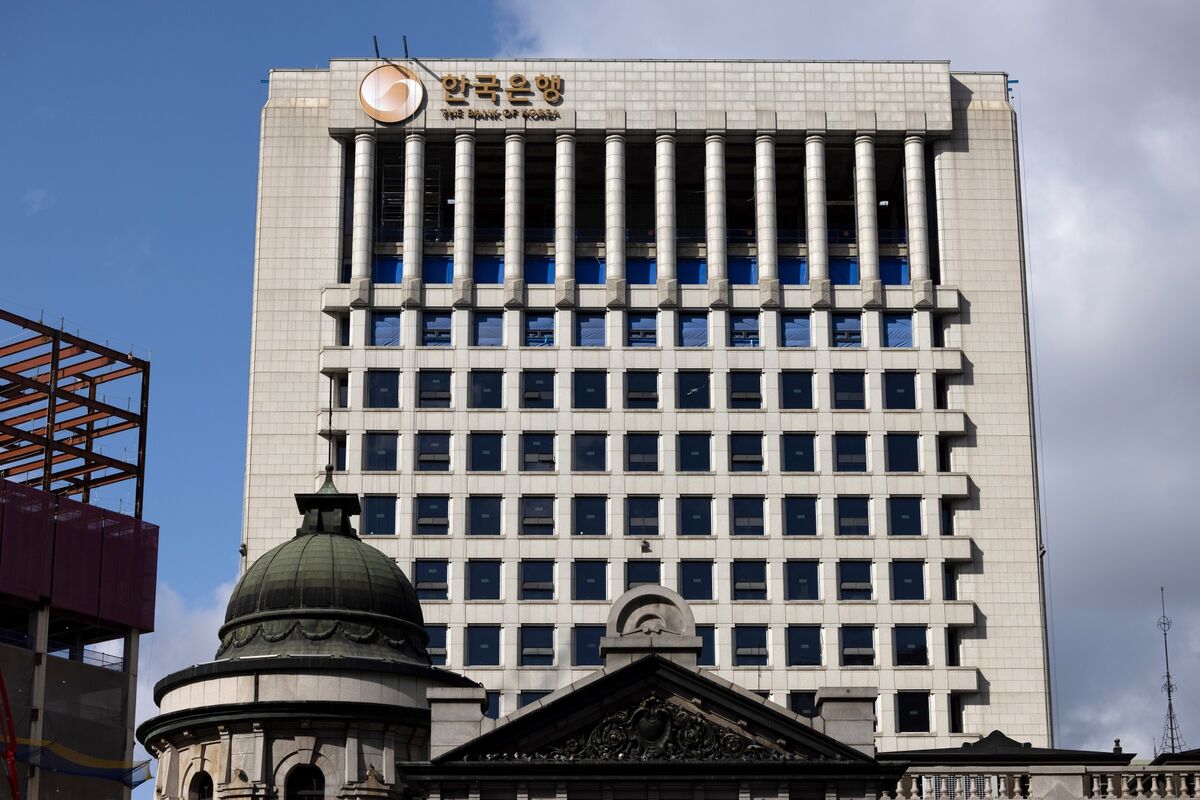 Bank of Korea’s Lee Says Recovery, Prices Set Normalization Pace ...