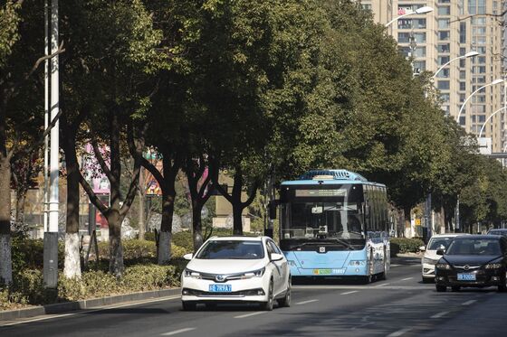 China’s Huawei Develops Smart Roads That Talk to Driverless Cars