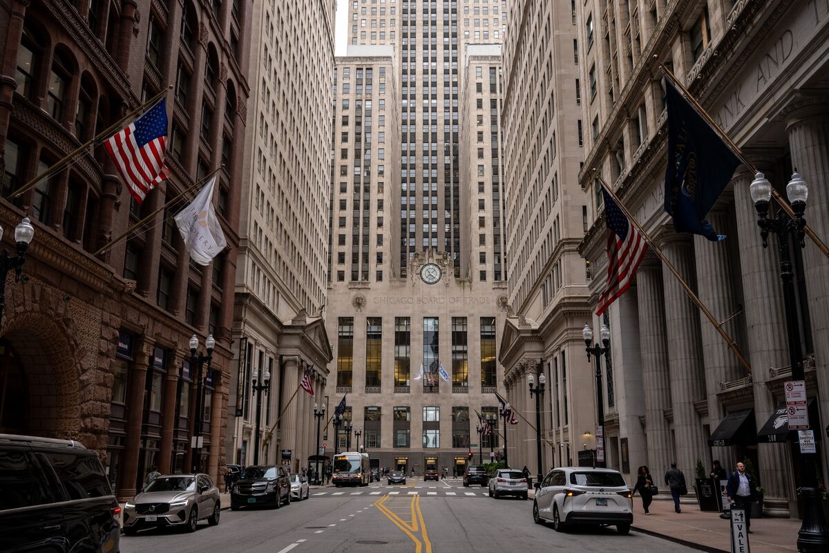 🟪"Chicago: Gli Impervi Ostacoli alla Crescita Economica della Terza Città Americana"