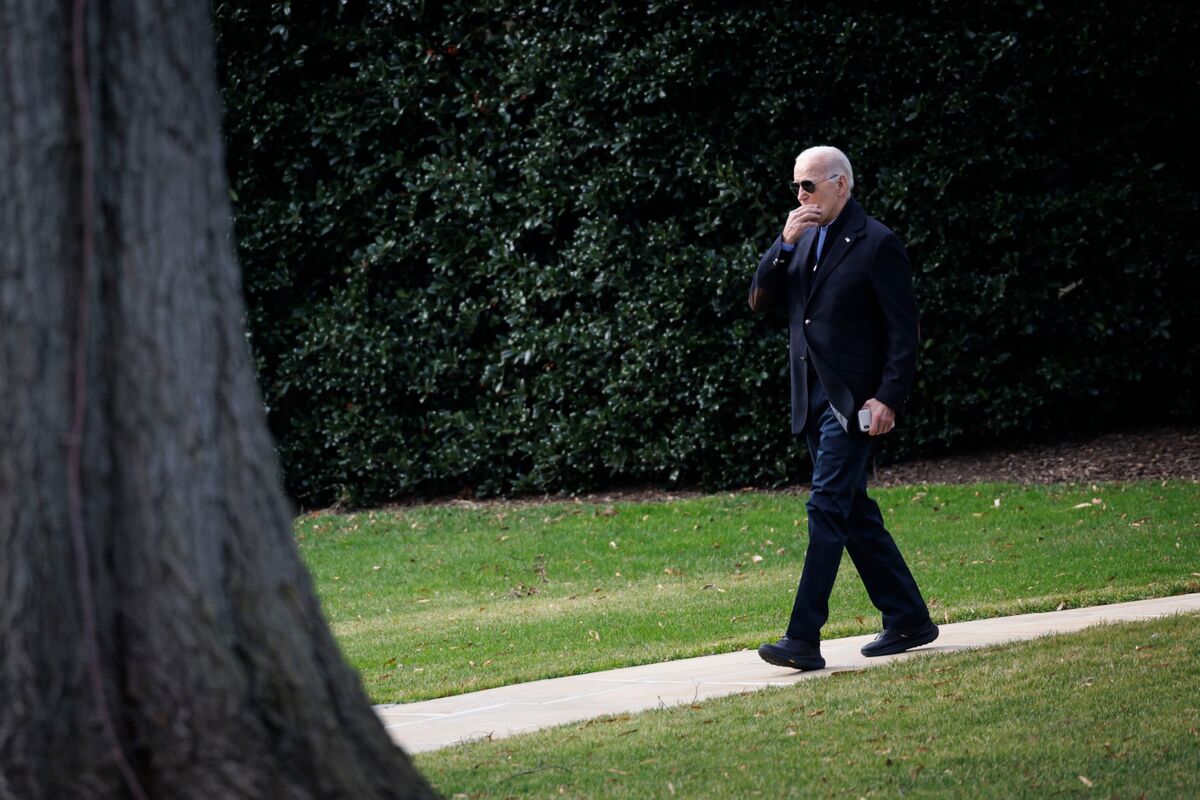 Biden, House Speaker Johnson Meet to Strike Border, Ukraine Deal ...