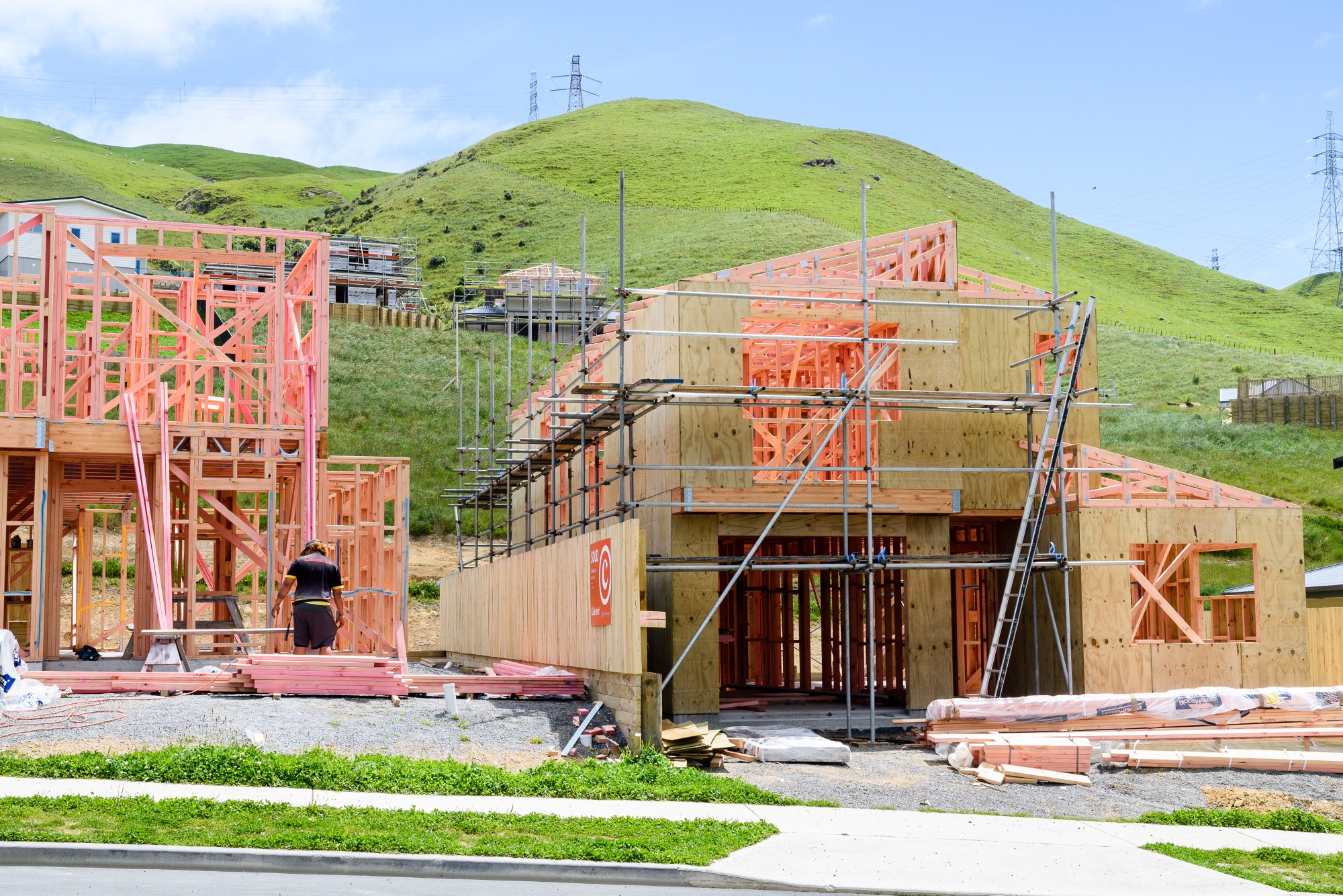 Maisons en construction dans la banlieue de Churton Park, Wellington, Nouvelle-Zélande.