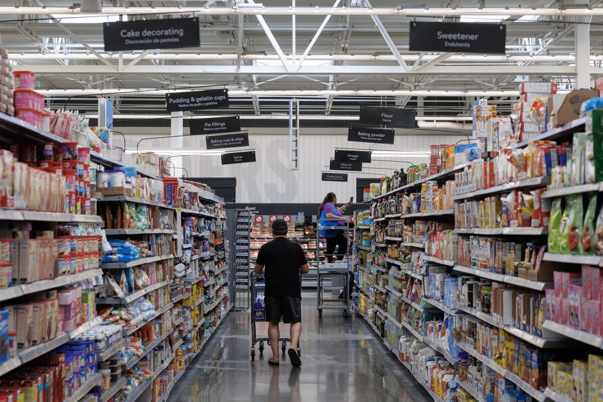 Trump Says Walmart to Lower Some Prices, Urges Others to Follow