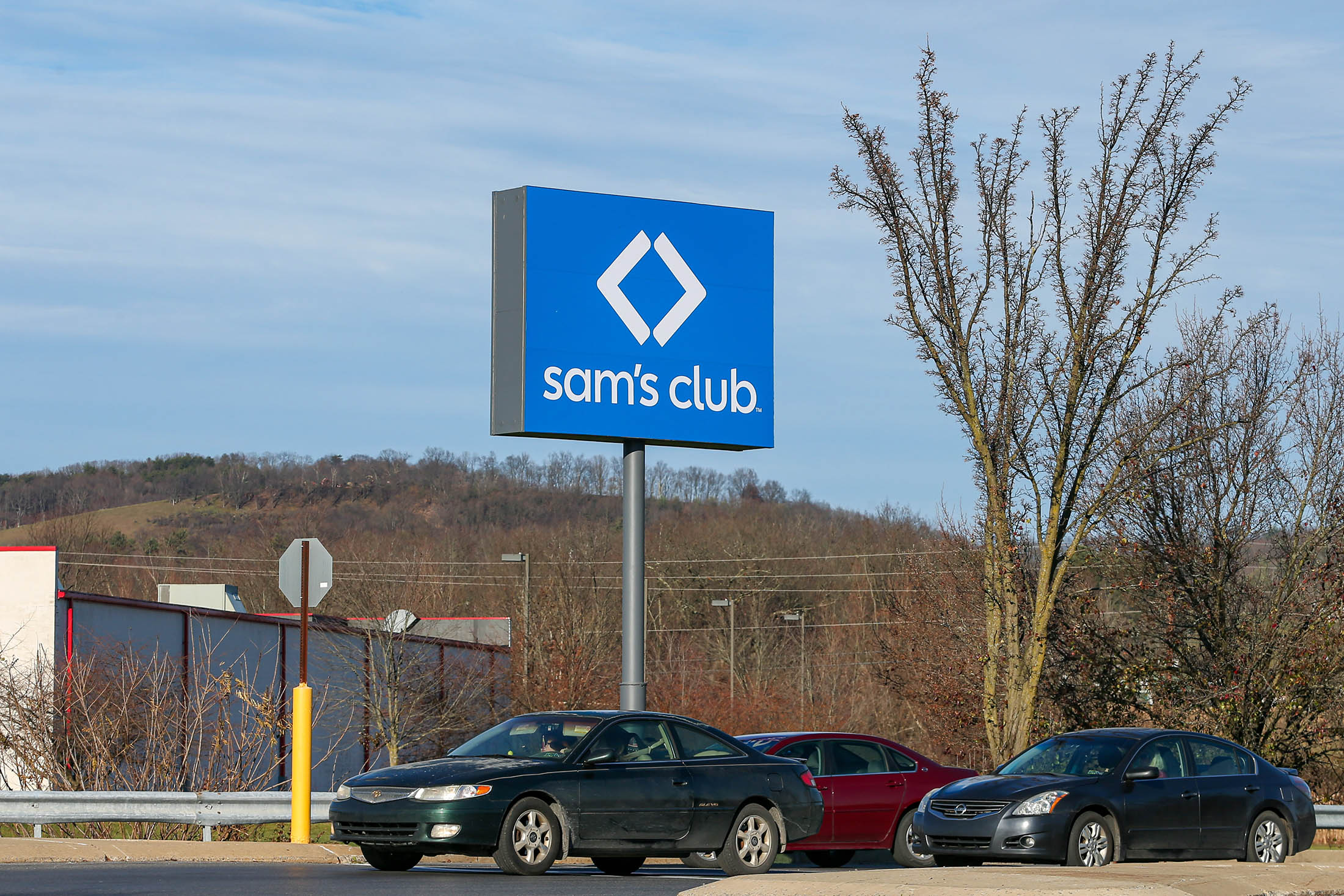 Sam's Club Hot Dog Meal Was Opening Salvo in War With Costco - Bloomberg