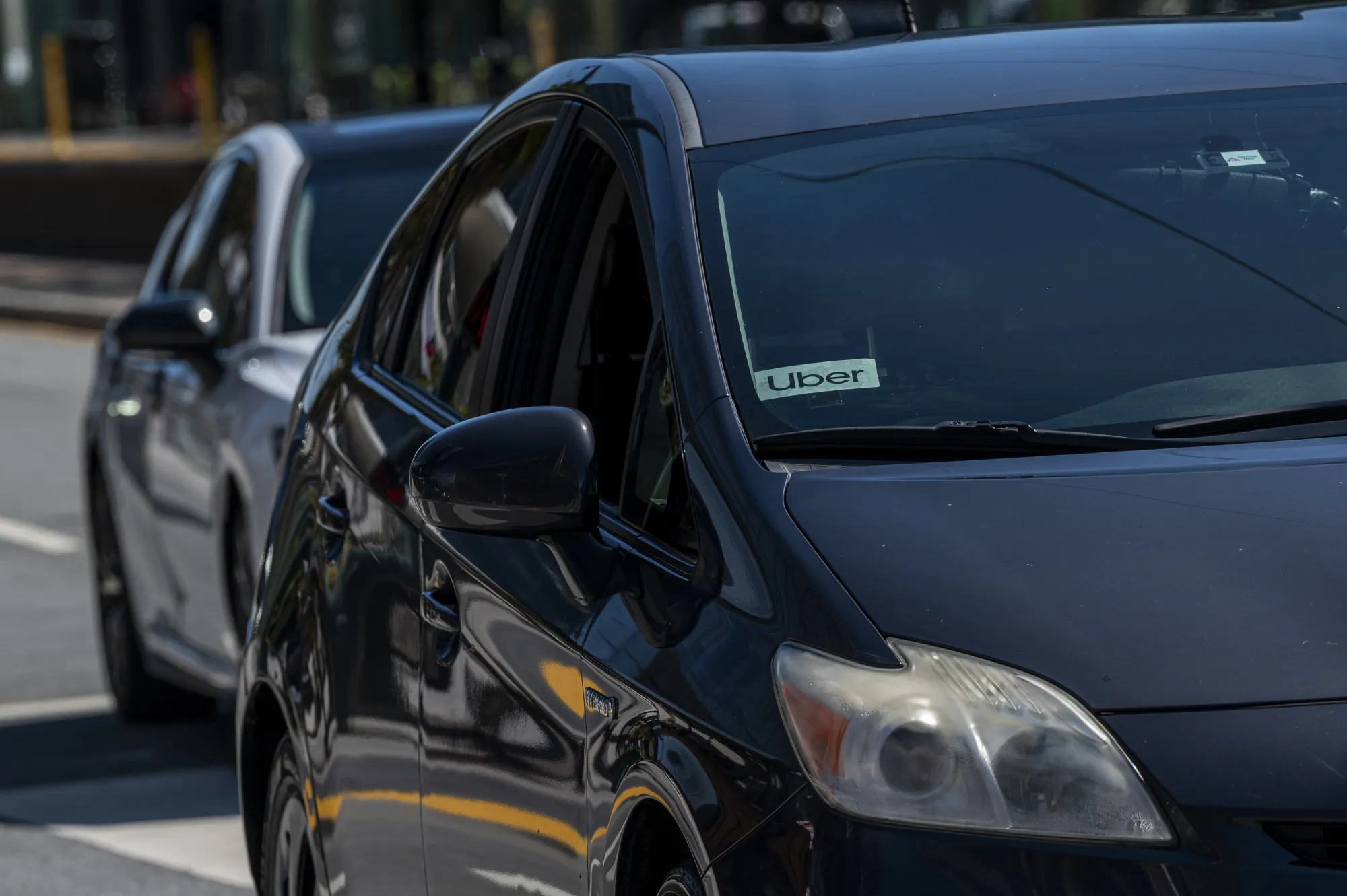 Uber will start&nbsp;a peer-to-peer car-sharing service aimed at making its ride-hailing business more sustainable.