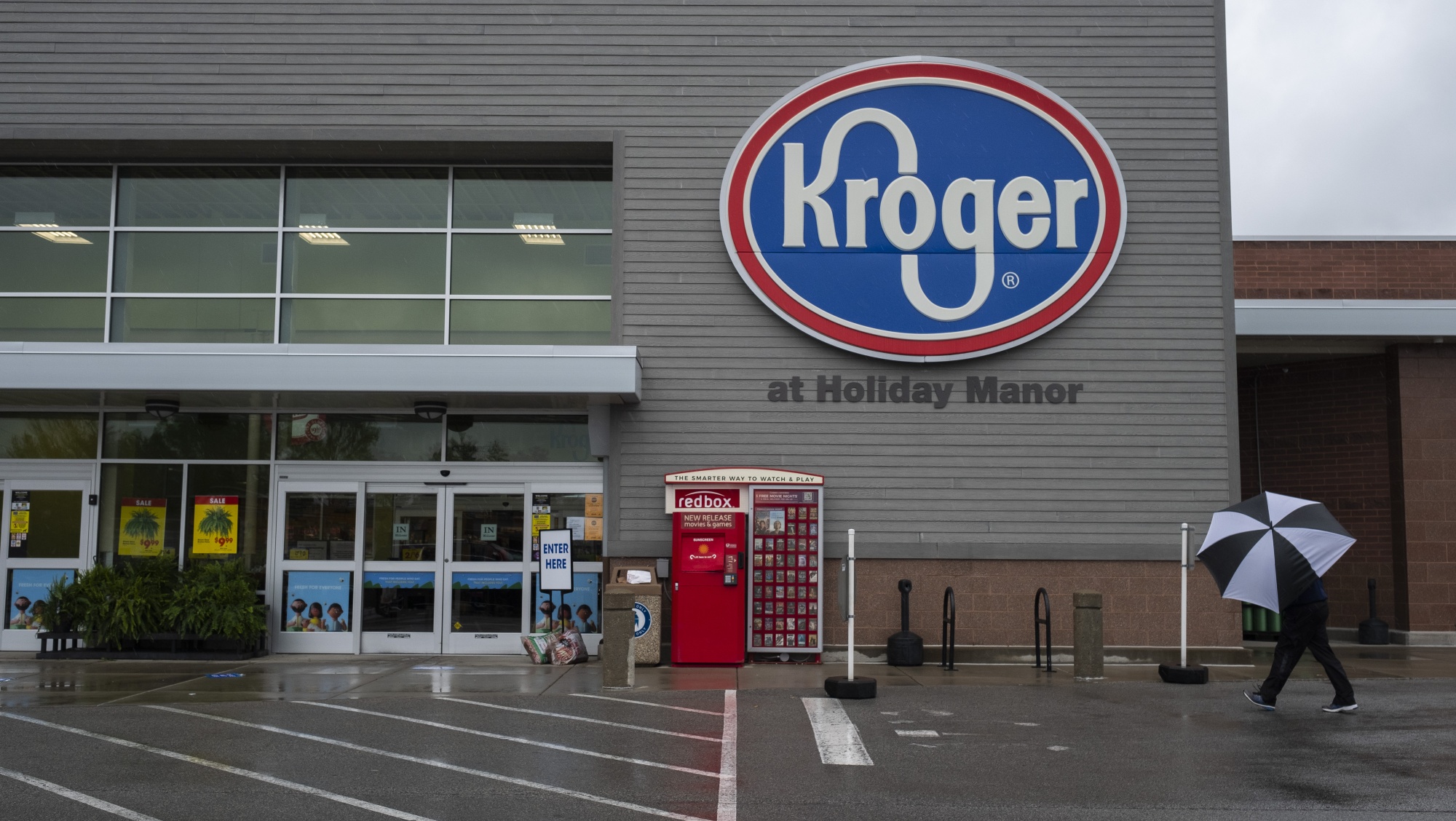 Kroger (KR) Is Only Stock in S&P 500 to Gain on Thursday Bloomberg