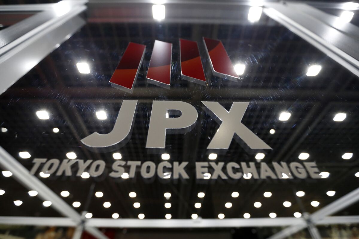 日本株は反落、利益確定売りが先行－不動産株や金融株が下落 Bloomberg
