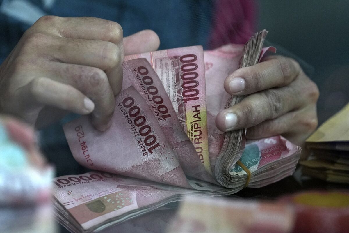 
                            Rupiah May Sink Past Record Low as Fiscal Woes Erode BI Support