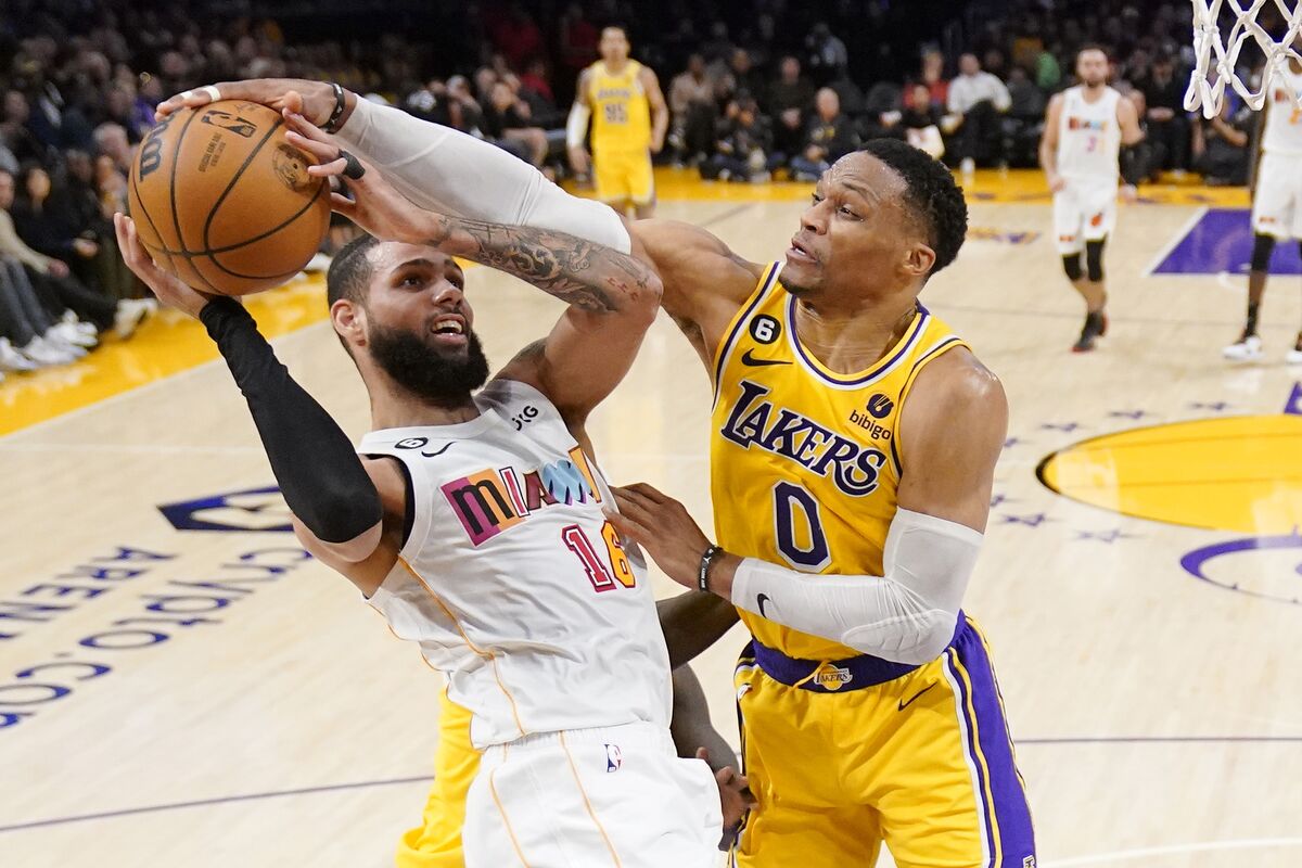 NBA Wrap: LA Lakers Fall To Another Loss, Clippers Beat Heat