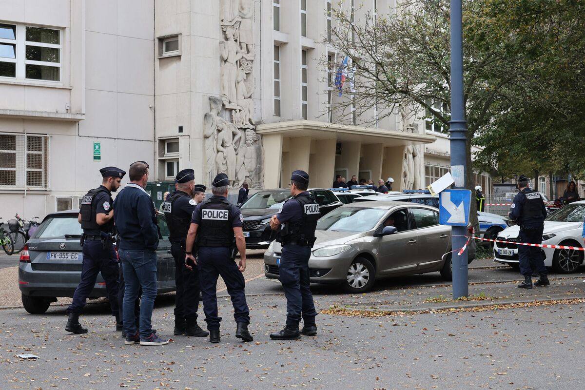 France High School Knife Attack Leaves One Dead: AFP - Bloomberg