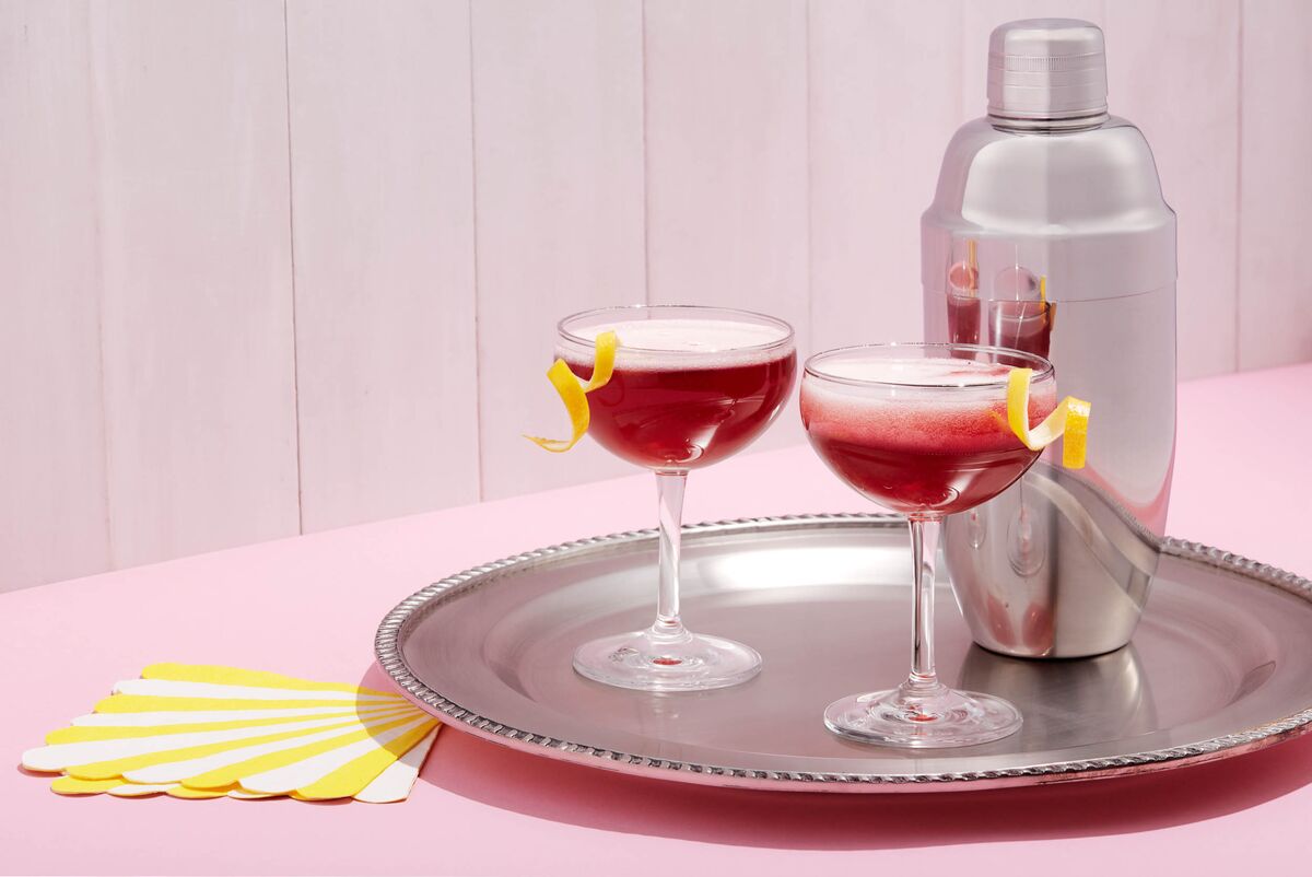 Best Drinks for Summer: Cassis, Champagne, Gin Cocktail ...