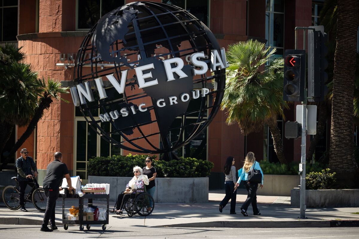 Mediagazer: UMG reports Q1 subscription revenue grew 12.5% YoY to €1.3B, with recorded music revenue up 8.9% to €2.25B, and plans to sell 50% of its Spotify stake (Charlotte Hughes-Morgan/Bloomberg)