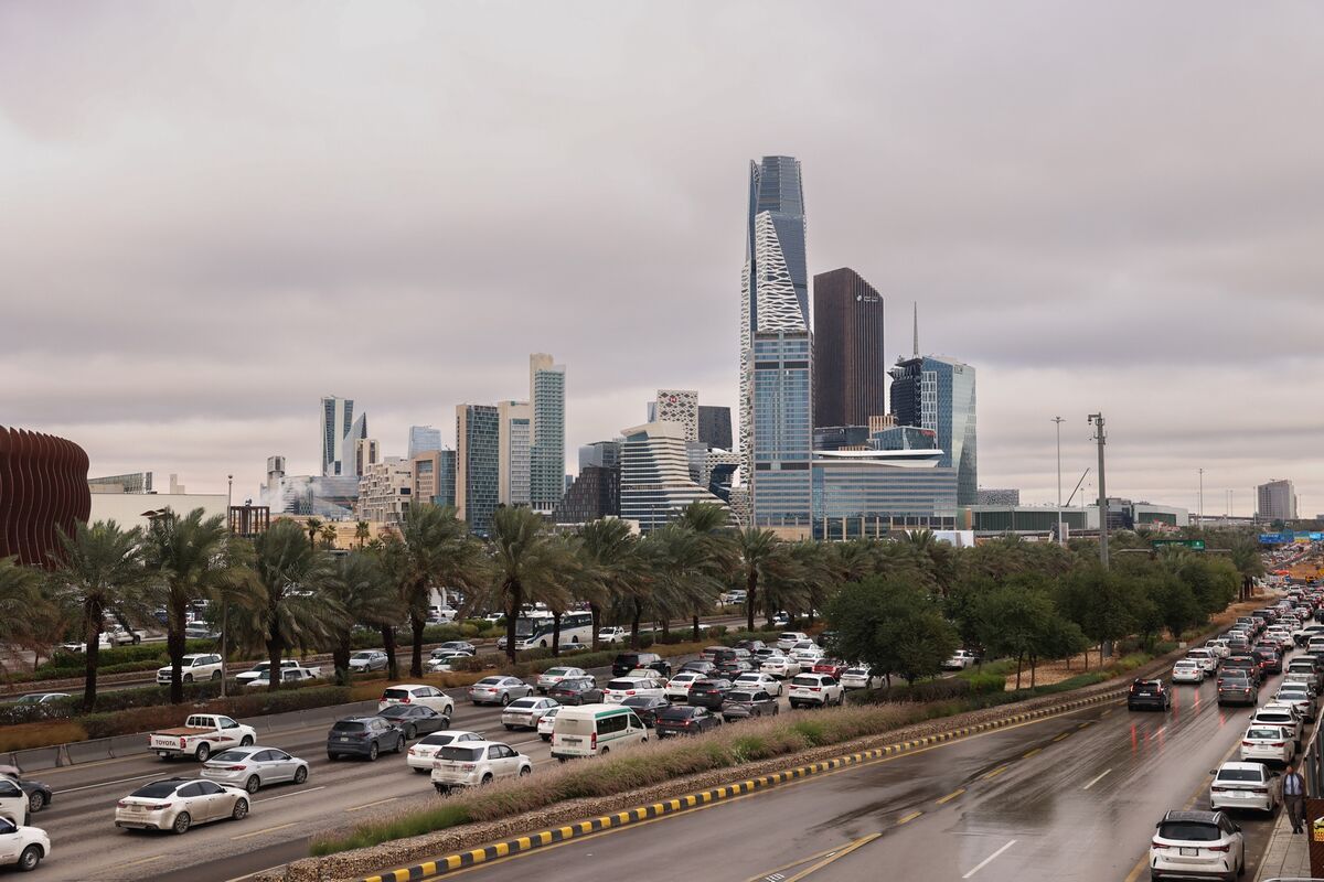 
                            Saudi Arabia Posts Biggest Quarterly Budget Deficit Since 2020