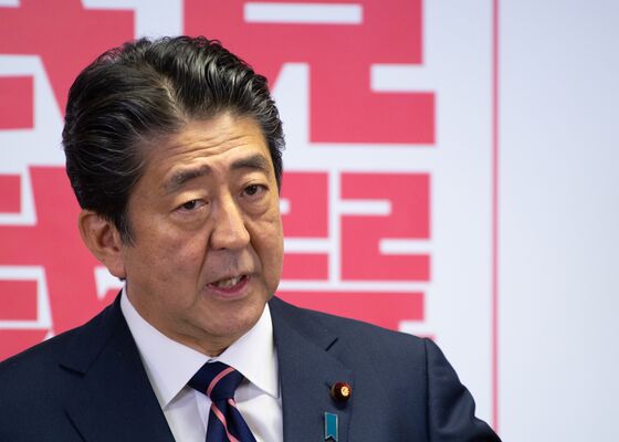 Abe Vows to Defend Japan's Interests as Trump Meeting Looms