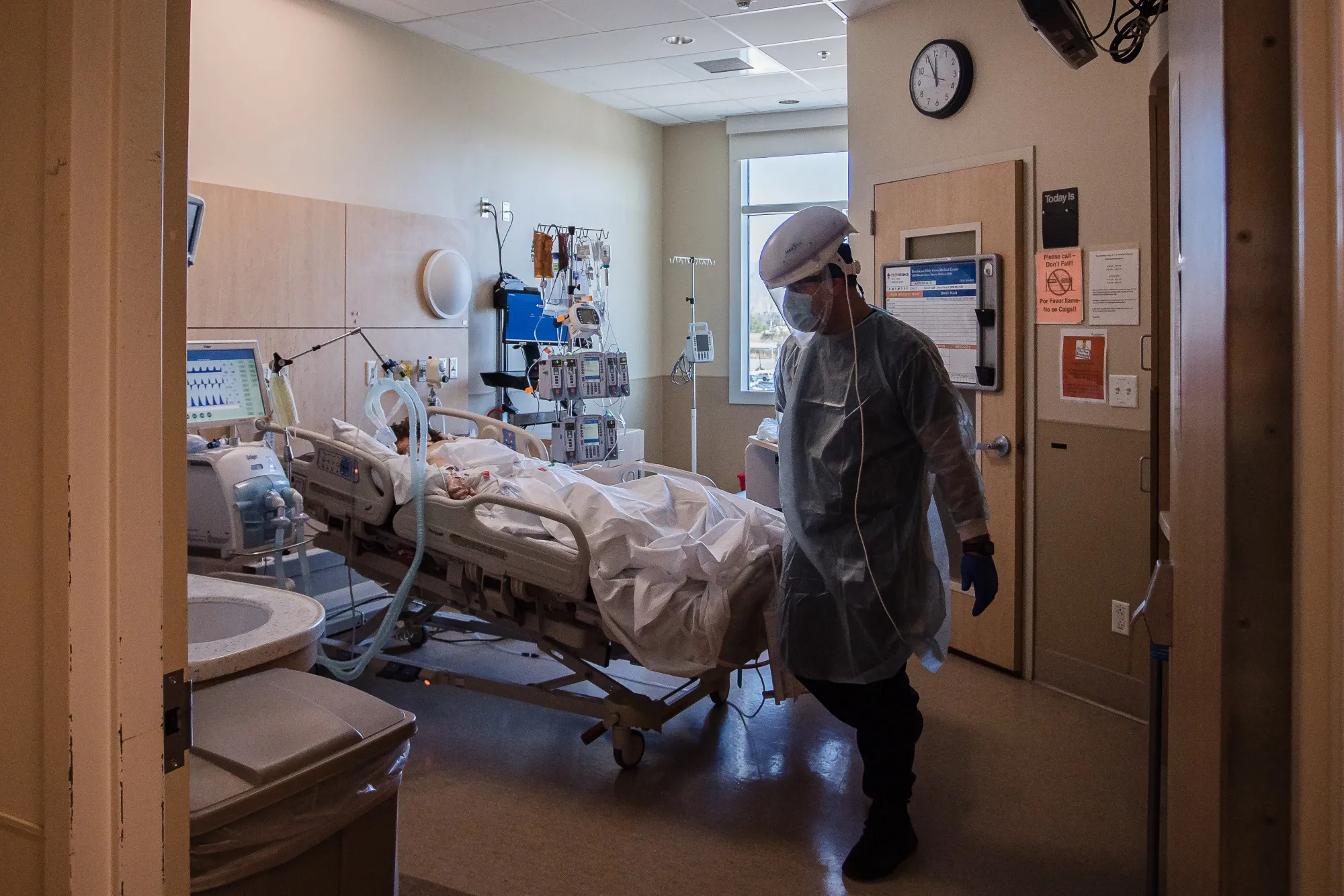 Inside A California Hospital Covid-19 ICU