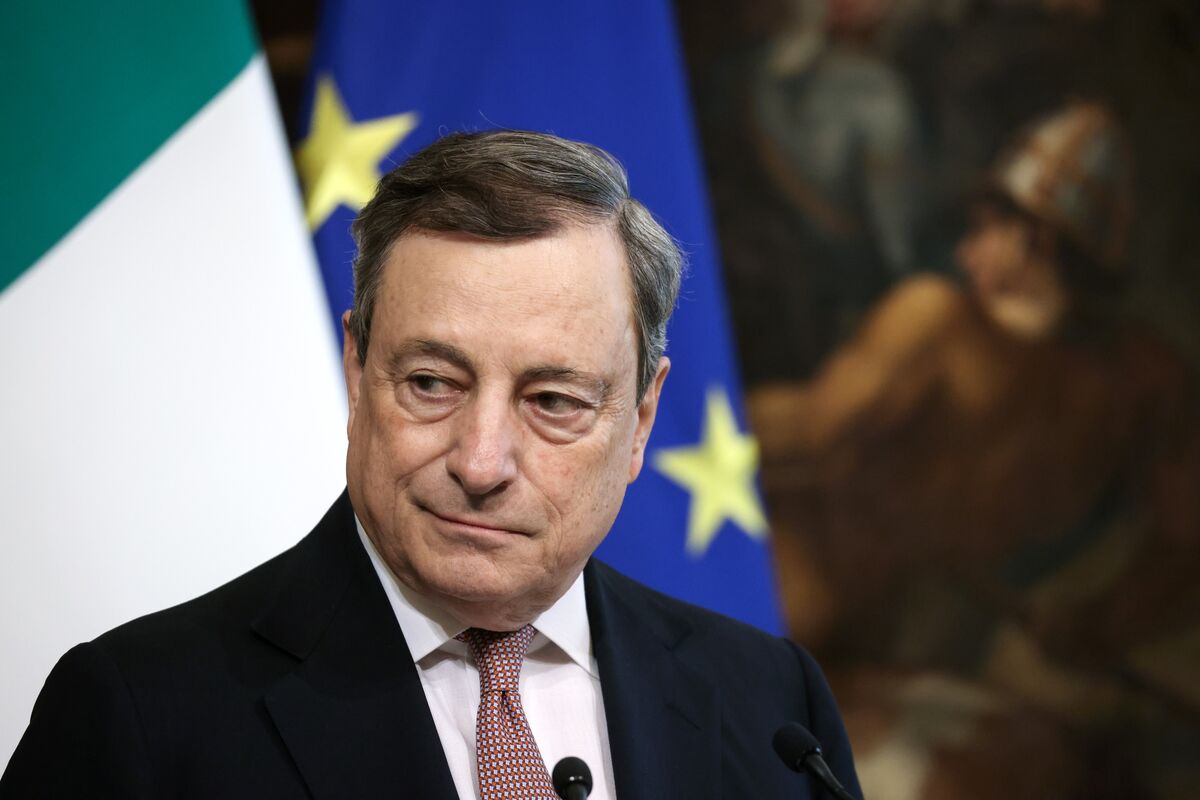 Italy Elections: Mario Draghi Warns Next Leader Not to Play With Protectionism - Bloomberg