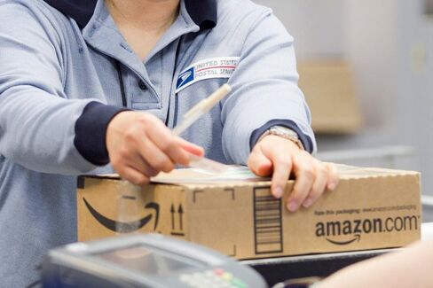 Amazon Casts Its Vote With the Postal Service