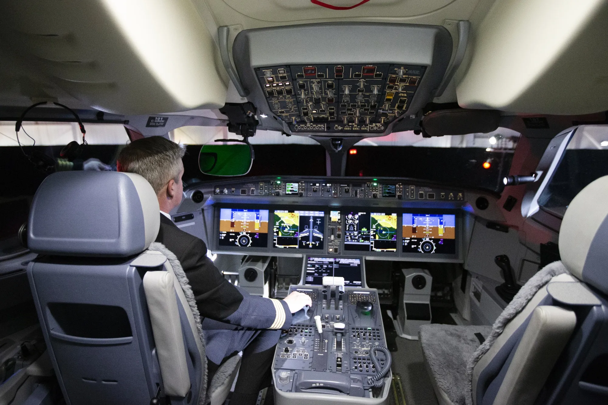 Air Canada Unveils Its First Airbus SE A220-300 Aircraft