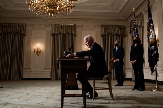 Obama-Era Lessons for Biden: Move Fast, Be Clear, Keep It Simple
