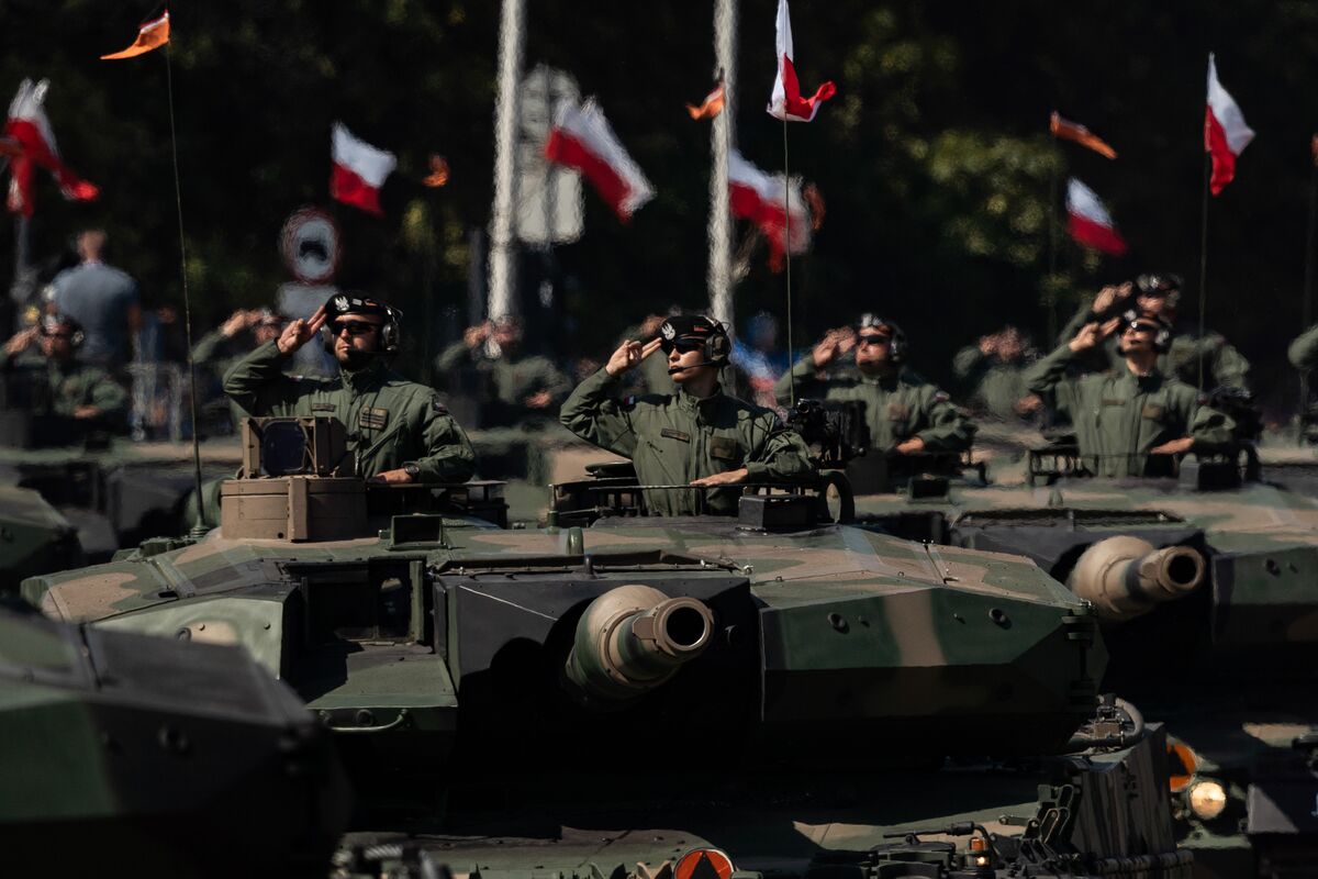bloomberg.com - Oliver Crook - Poland Backs Joint EU Debt to Help Finance Defense Spending