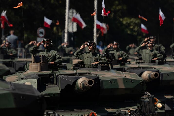 Leopard tanks during a Polish Army Parade in Warsaw in 2025.