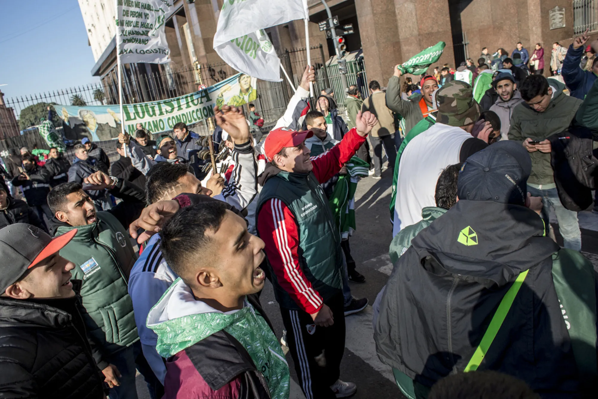 Truck drivers strike in Buenos Aires: The ripples are widening.