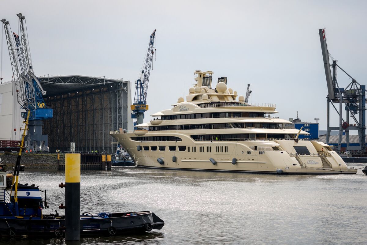 Superyacht Linked to Usmanov Ruled No Longer Under EU Sanctions