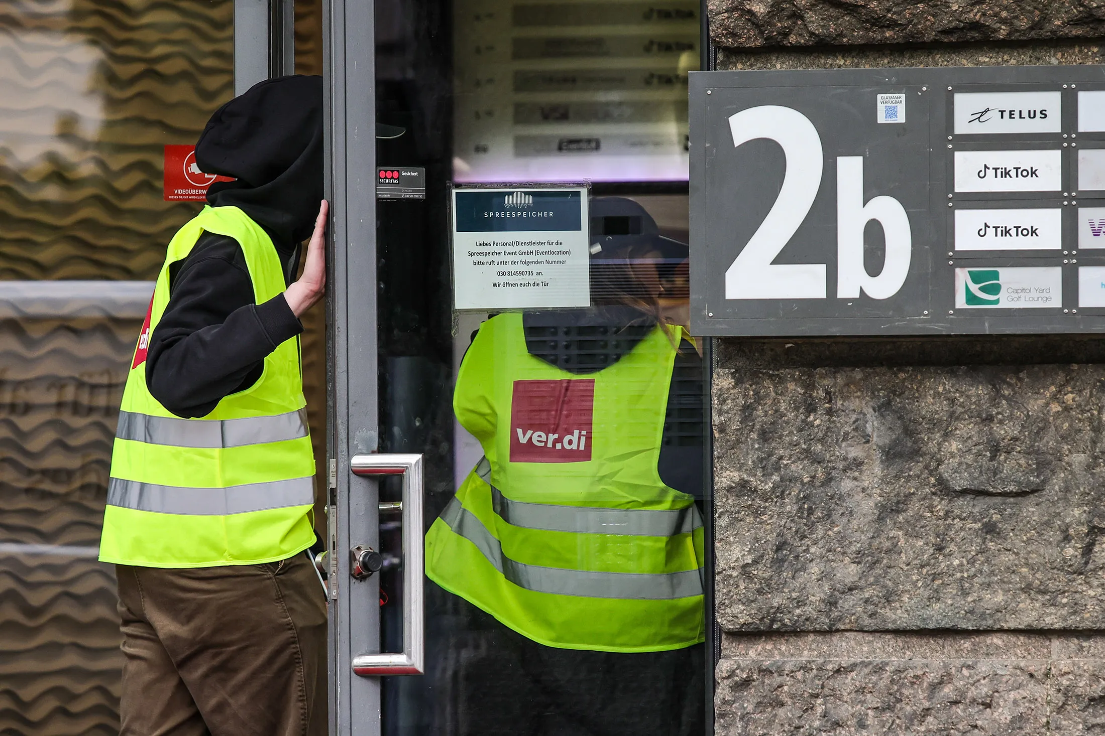 Співробітники TikTok у Ver.di повертаються до офісу компанії в Берліні.
