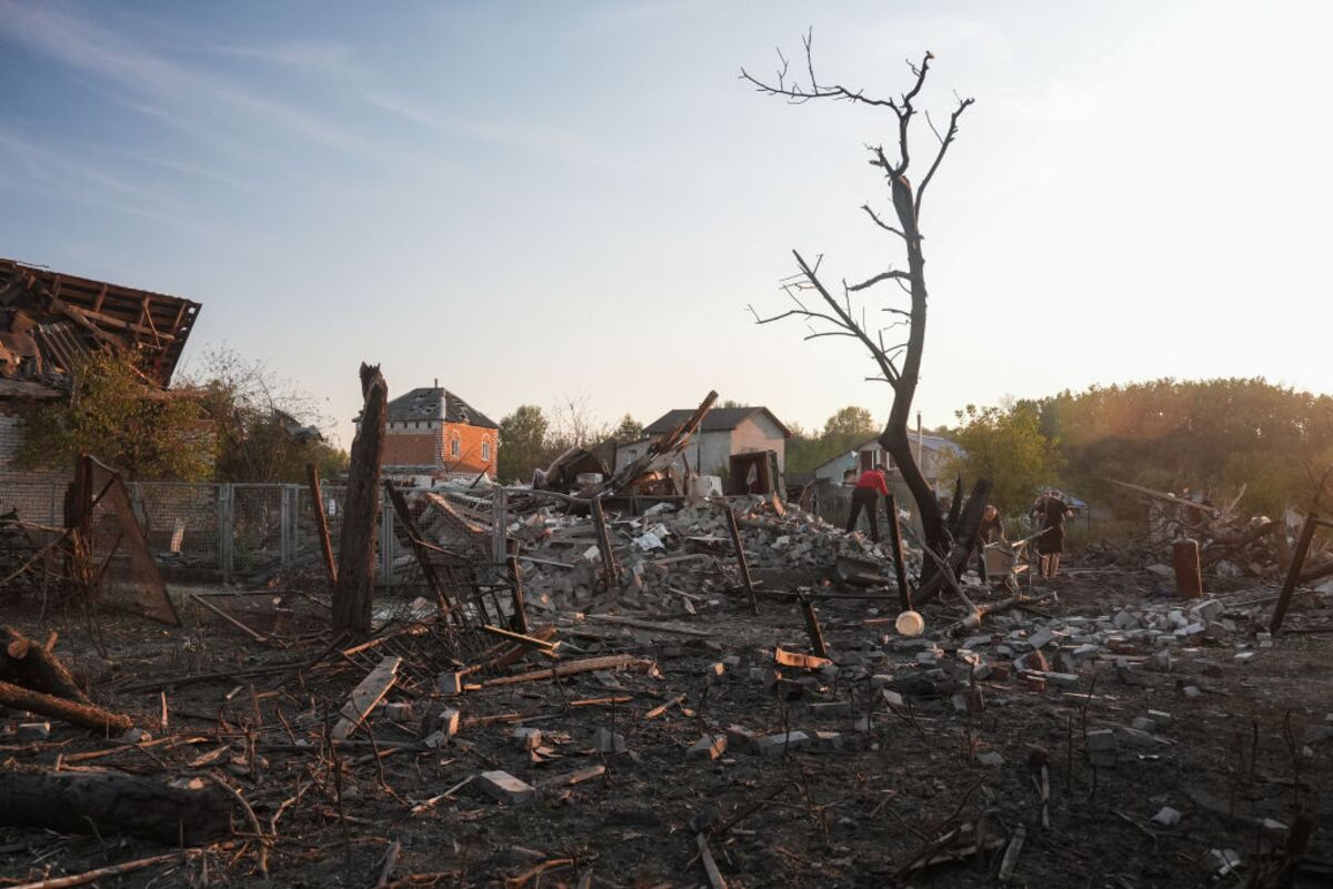 Russian Hit Kills Nine in Sumy as Ukraine Clings to Vuhledar