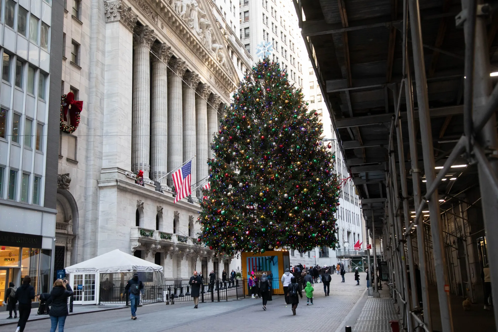 サンタクロース・ラリー」に期待、12月の変動性高まる米国株市場で - Bloomberg