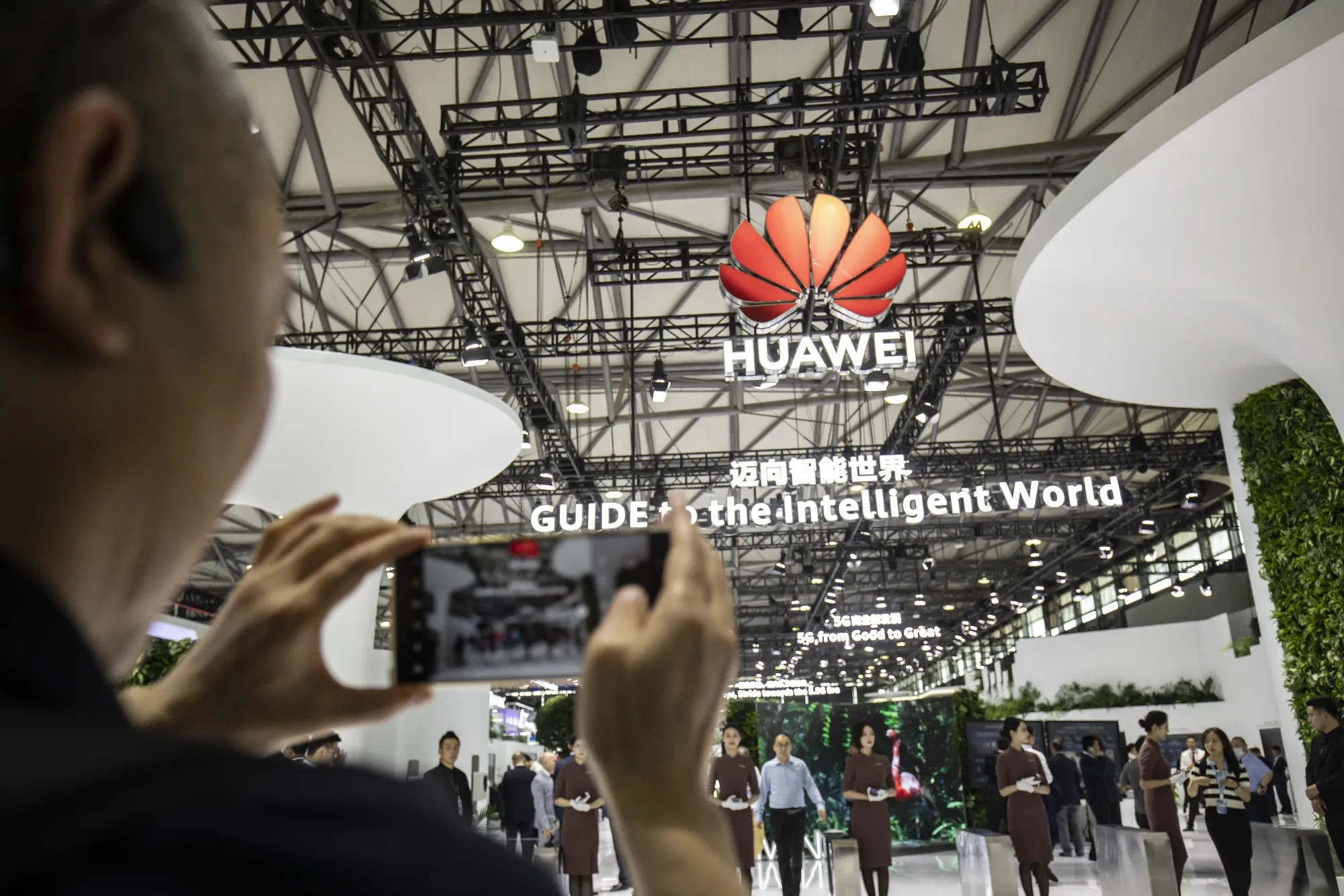 Huawei — whose name is written with characters that can mean “Chinese achievement” — continued to receive solid government backing.