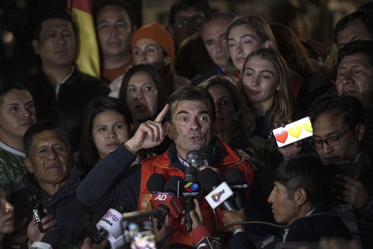 Bolivia Candidate Vows to Wipe ‘Sin’ of Smuggled Cars from Chile