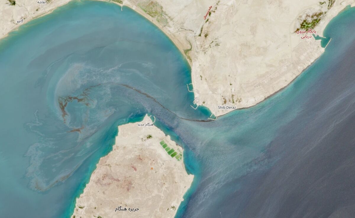 bloomberg.com - Charles Gorrivan - Iran Battles Oil Spill Near Key Persian Gulf Island of Qeshm