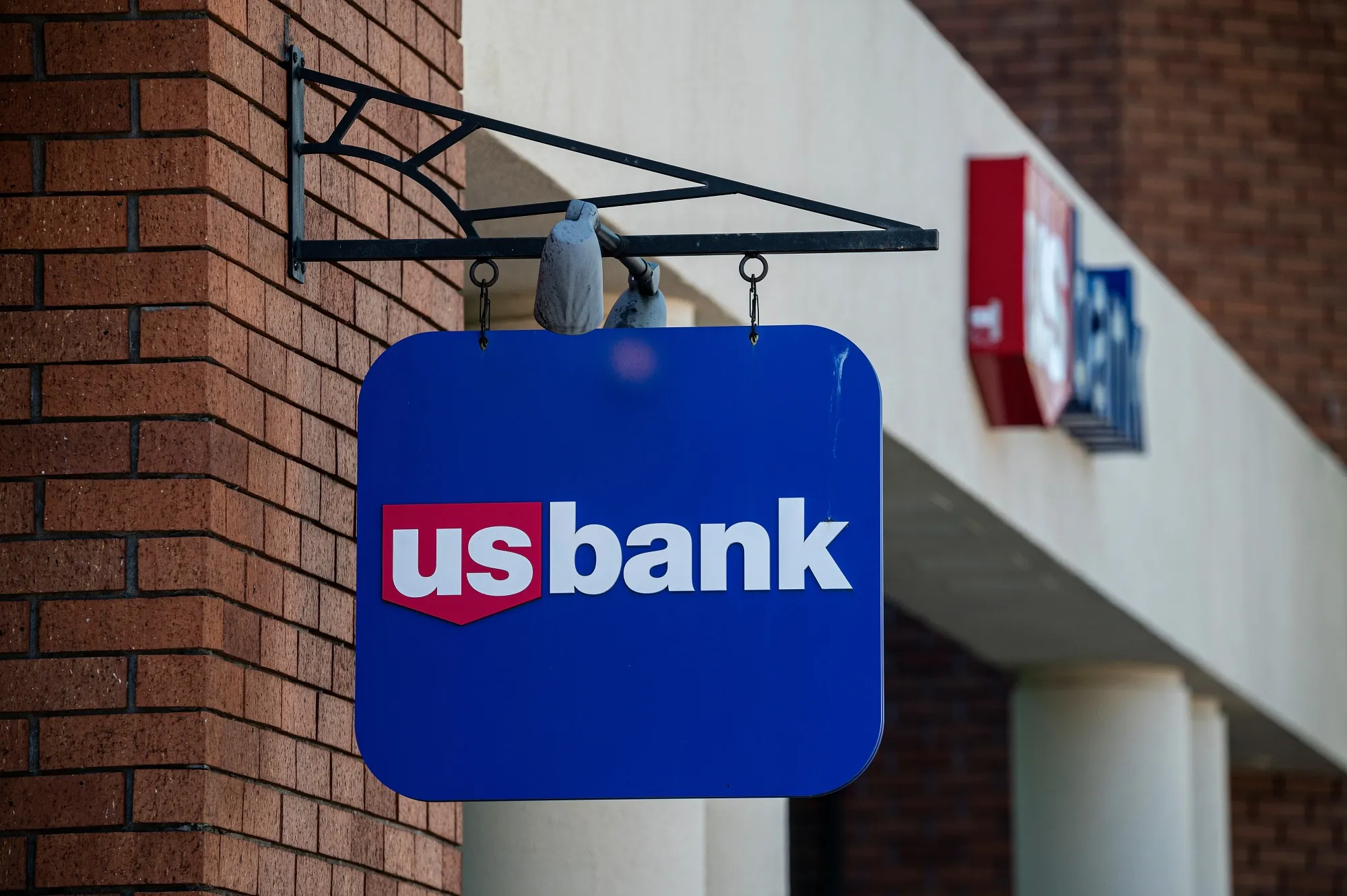 米地銀大手USバンコープ、株式ブローカーのBTIGを10億ドルで買収へ - Bloomberg