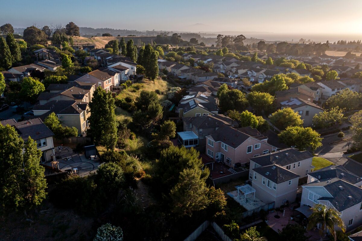 Us household net worth rises to record 160 8 trillion bloomberg